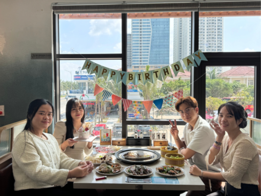 Buffet đồ hấp Đà Nẵng – Nâng tầm ẩm thực với công nghệ hấp thủy nhiệt hiện đại 9 rải nghiệm buffet hấp thuỷ nhiệt Đà Nẵng tại bàn