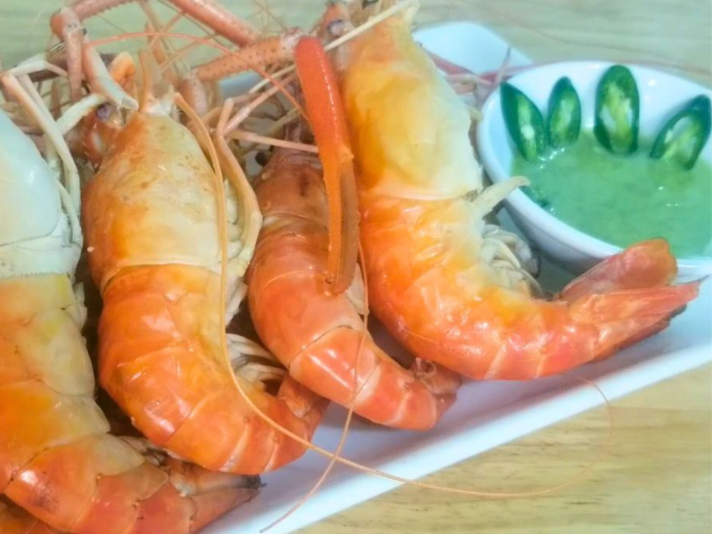 Bí Kíp Làm Tôm Hấp Bia Ngon Đơn Giản Như Nhà Hàng 7 Tôm sú hấp bia chấm muối ớt xanh