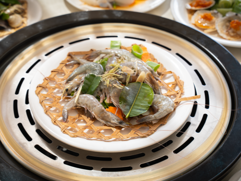 Bí Kíp Làm Tôm Hấp Bia Ngon Đơn Giản Như Nhà Hàng 6 Tôm tươi hấp thuỷ nhiệt giữ trọn vị tươi ngon
