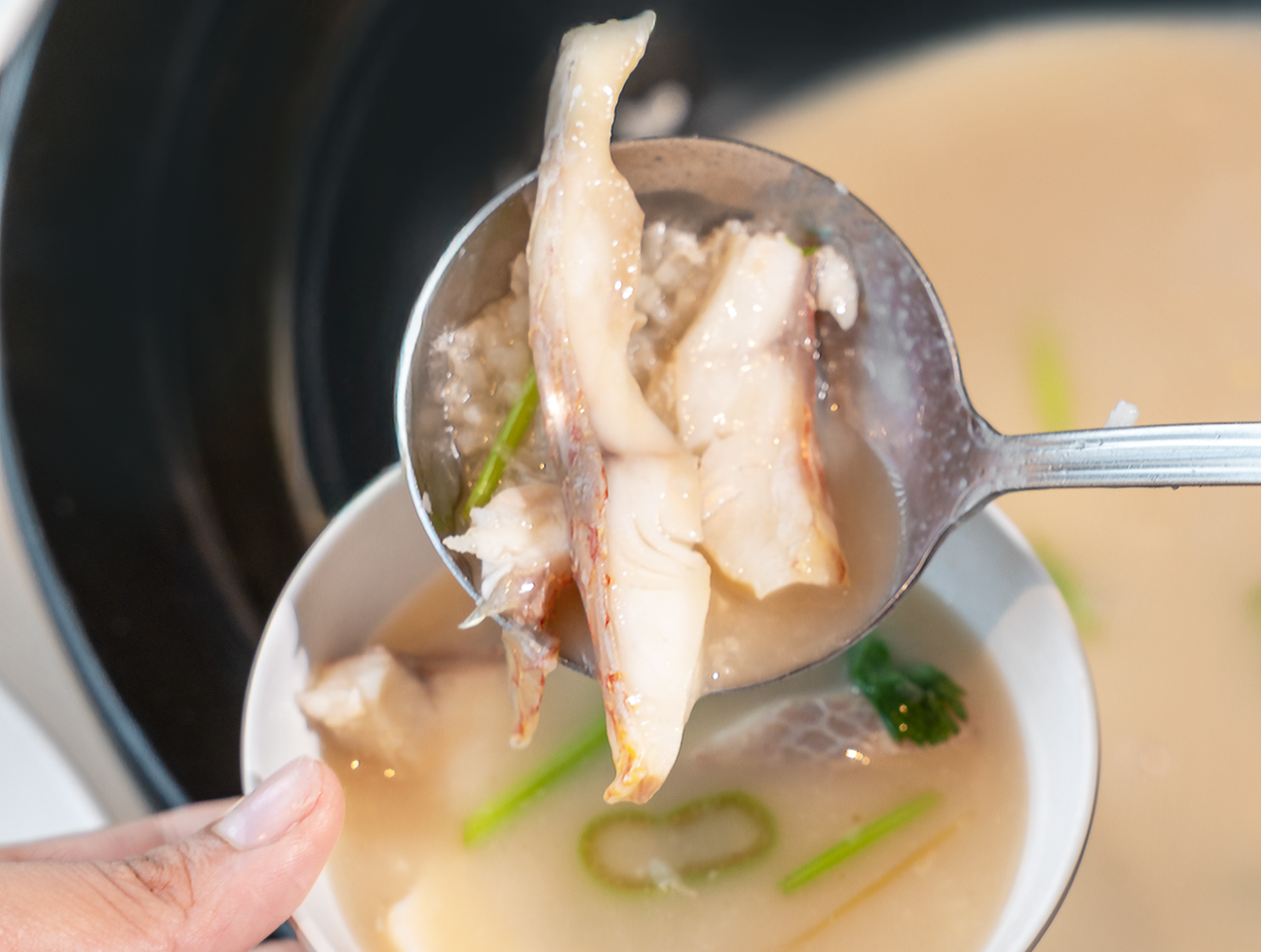 Mùa hè đưa con đi Đà Nẵng ăn gì vừa ngon vừa đủ dinh dưỡng cho cả gia đình? 8 Cháo - lẩu hấp thủy nhiệt