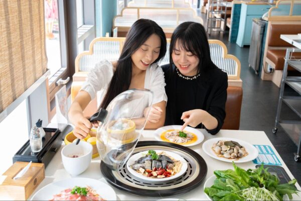 Seafood Steam Buffet in Da Nang Steps from Mỹ Khê Beach at Ocean Pot's Hydro-Thermal Dining 2 Hydro-thermal technology steams seafood at high pressure locking in natural sweetness