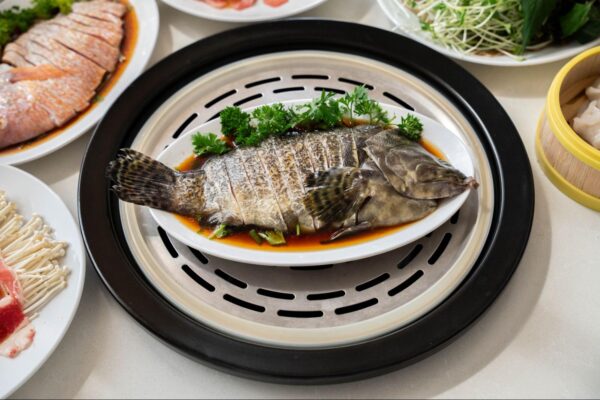 Seafood Steam Buffet in Da Nang Steps from Mỹ Khê Beach at Ocean Pot's Hydro-Thermal Dining 4 Open for lunch 10:00–14:00 and dinner 17:00–23:00 (last order 22:00)