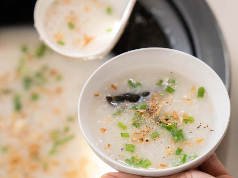 Lợi Ích Thanh Nhiệt Từ Món Hấp Thủy Nhiệt: Vì Sao Nhiều Gia Đình Chọn Cho Bữa Ăn Mùa Hè Tại Đà Nẵng? 8 Cháo hấp thủy nhiệt – món kết thúc được nhiều gia đình yêu thích