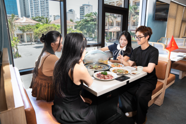 Liệu rằng trải nghiệm hấp thủy nhiệt Đà Nẵng có xứng đáng không ? Gợi ý top các địa điểm, nhà hàng nổi tiếng với dịch vụ hấp thủy nhiệt chất lượng tại Đà Nẵng 9 Nhà hàng cũng thường xuyên có các chương trình "Free-flow" nước uống hoặc tặng kèm nước theo các gói combo